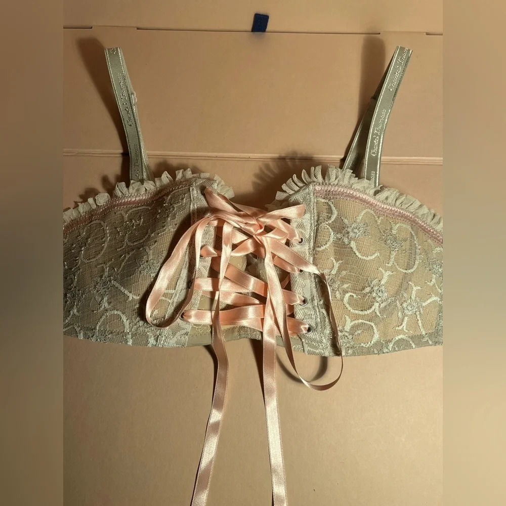 Luxury brand - CHANTELLE THOMAS Bras size 34 C 🎀🎀🎀🎀🎀🎀🎀🎀🎀🎀🎀🎀🎀🎀🎀🎀🎀🎀